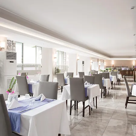 Marti La Perla - Adult Only+16 4*